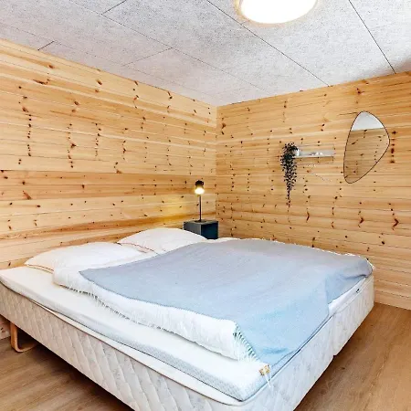 6 Person In Veslos-by Traum